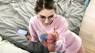 She let her best friend roommate to banged her